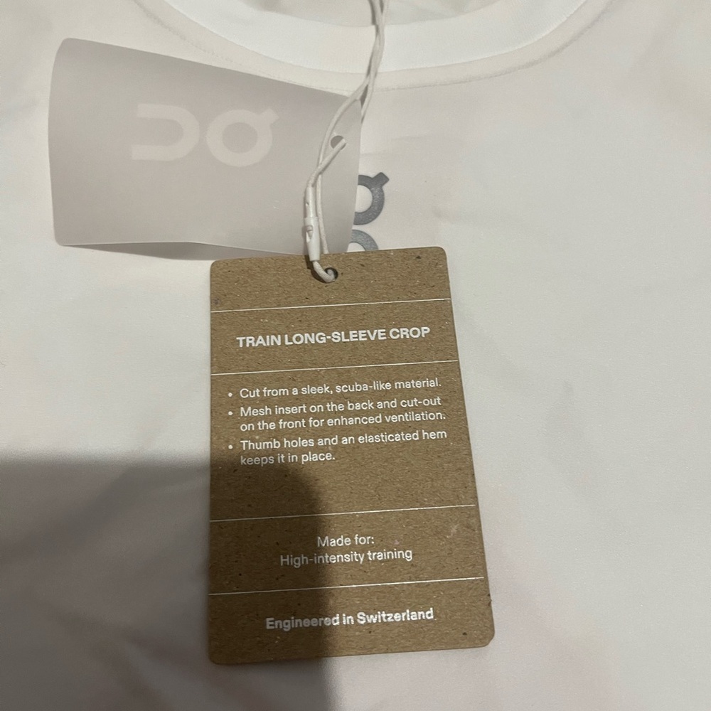 NWT🩷ON RUNNING🤍LONG SLEEVE WORKOUT TOP & LEGGINGS - Picture 5 of 16